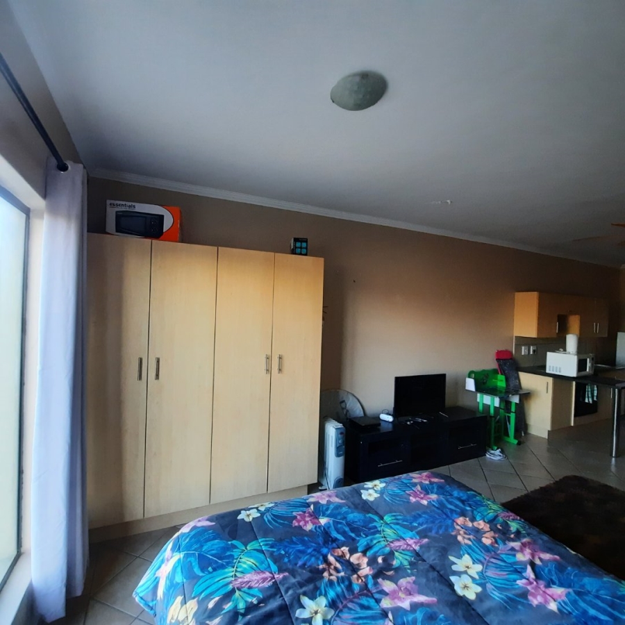 1 Bedroom Property for Sale in Vredenhof Sh Free State